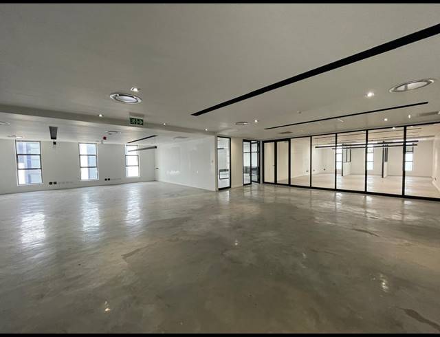 2,592M² OFFICE TO LET IN BRYANSTON